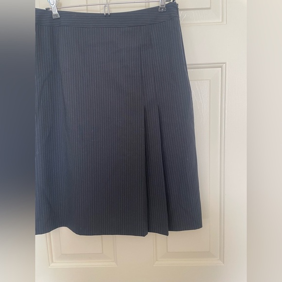 Brooks Brothers navy blue pin stripe skirt size 10 - Picture 3 of 8
